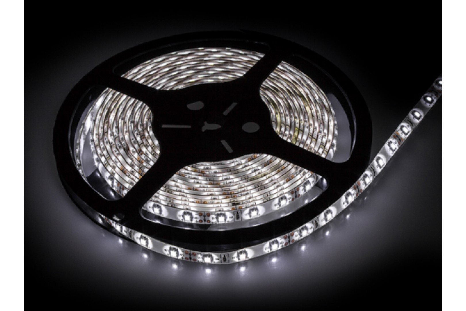 Лента светодиодная LS 35CW-60/65 60LED 4.8Вт/м 12В IP65 холодный белый 6000K IN HOME Лента светодиодная LS 35CW-60/65 60LED 4.8Вт/м 12В IP65 холодный белый 6000K IN HOME